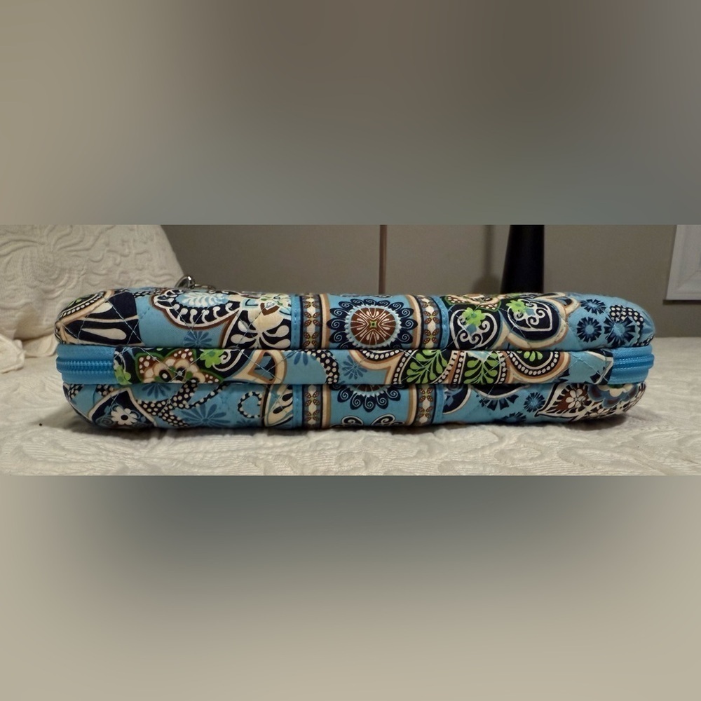 Gently Used Vera Bradley Blue Floral Tablet Hard Case - Picture 5 of 6